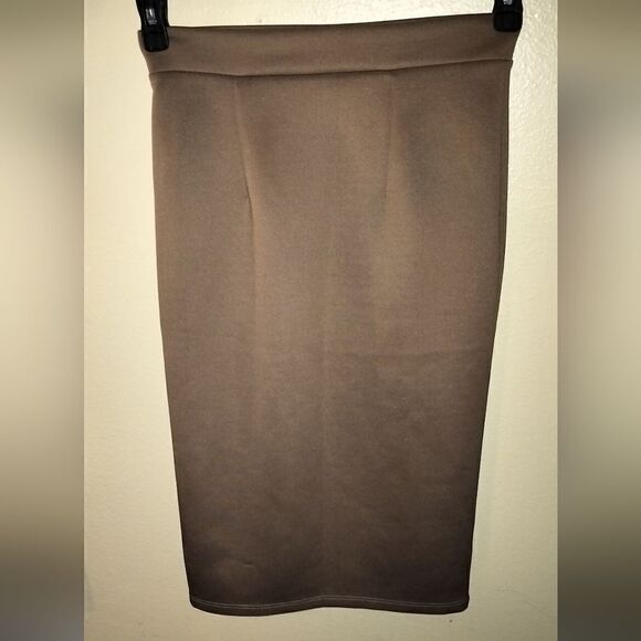 Size Medium tan colored pencil skirt - Picture 5 of 6